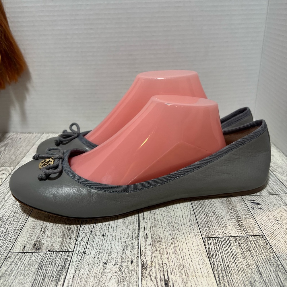 Tory Burch woman’s flats gray new size 11